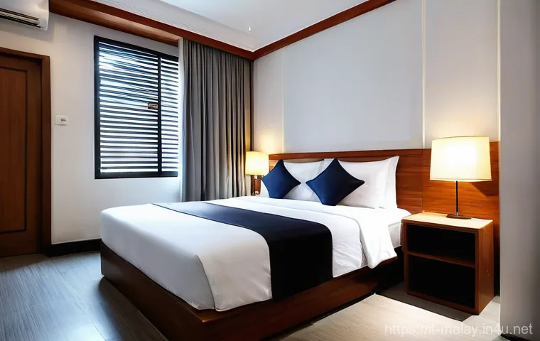 말레이시아 3성급 호텔과 5성급 호텔 차이 - **Prompt: A Cozy 3-Star Malaysian Hotel Room**
    *   **Description:** A clean, welcoming, and func...
